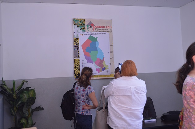 Census 2017 partners inquire about the maps in the Gaza offices. ©UNFPA Mozambique