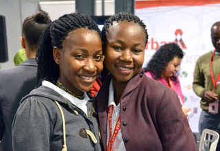 Raparigas jovens na Conferência Internacional de SIDA de 2016 na África do Sul ©Corrie Butler/UNFPA ESARO