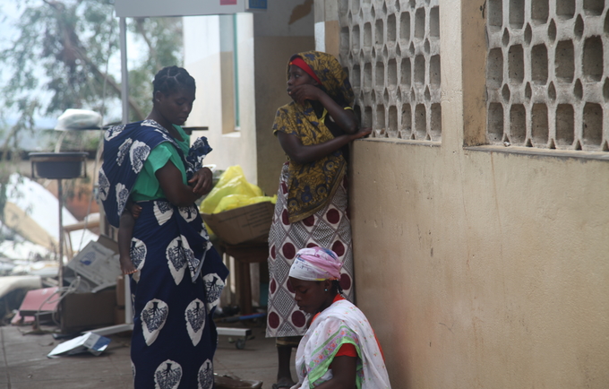 Mulheres são atendidas em salas improvisadas após destruição da maternidade em Macomia - Foto de UNFPA Moçambique / Natalia da Luz 
