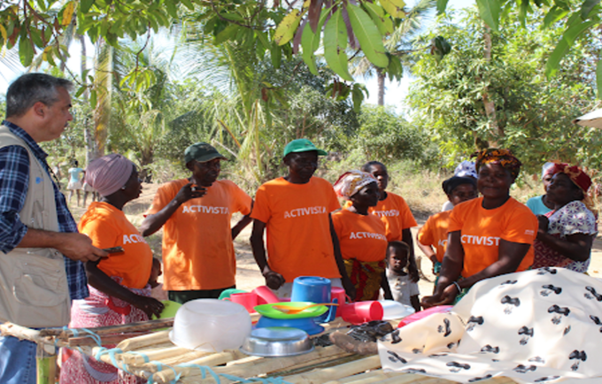 Foto: Demonstração culinária do Comité de Saúde do Curungo, na província da Zambézia ©Helder Xavier/UNFPA Moçambique