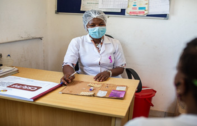 Serviços de saúde sexual e reprodutiva numa clínica amiga dos jovens na Zambézia