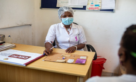 Serviços de saúde sexual e reprodutiva numa clínica amiga dos jovens na Zambézia