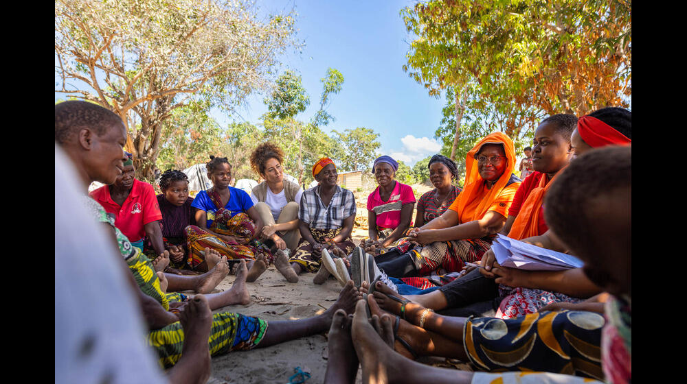 Regional Director, Lydia Zigomo, interacts with displaced women and girls in Mocimboa da Praia ©UNFPA Mozambique/MbutoMachili