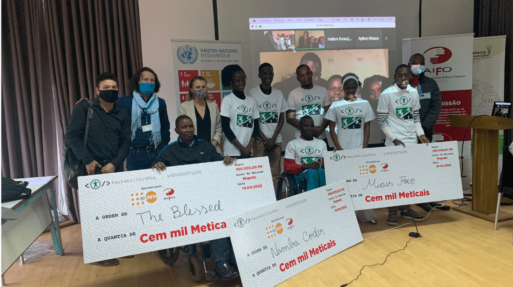 The three winning teams of the Hackability4Moz